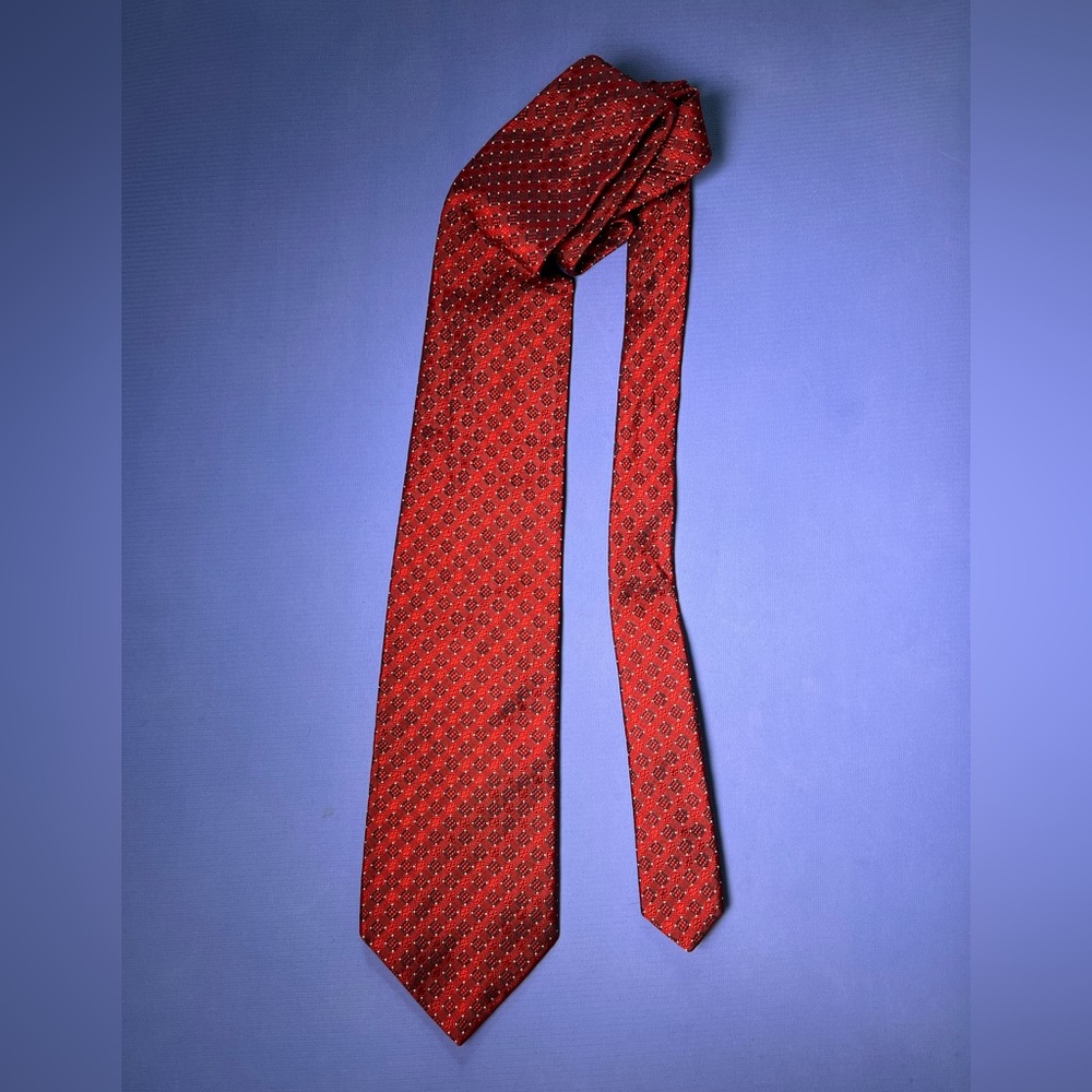 Red pentacles 100% silk men’s City of London by Ferrell Reed For Nordstrom tie.